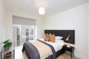 Central Deluxe Bedroom with Gym & Lounge